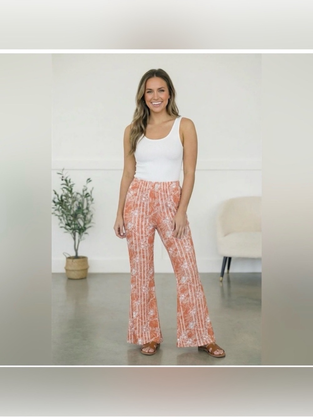 💞 Floral Coral Boot‑Cut Pants with White Print NWT - Picture 3 of 6